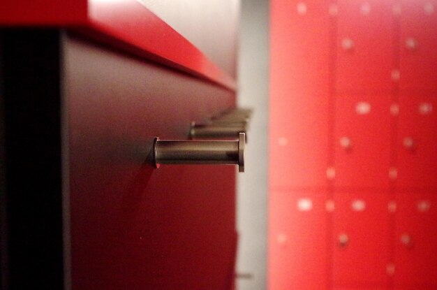 Photo close-up of red door