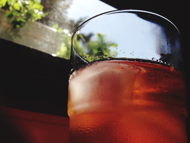 Photo close-up of red glass