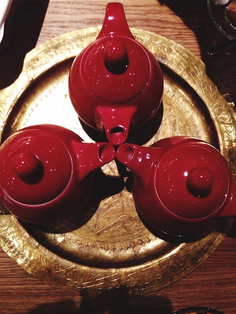 Photo close-up of red object on table