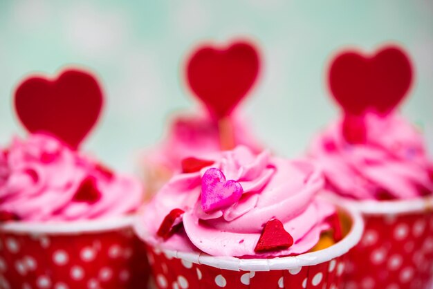 Photo close-up of red rose in heart shape