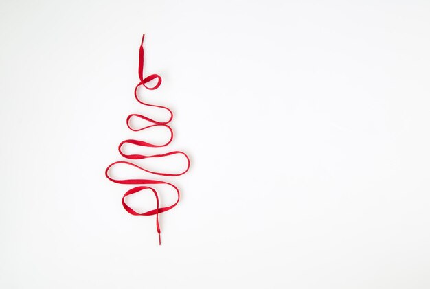 Photo close-up of red shoelace against white background
