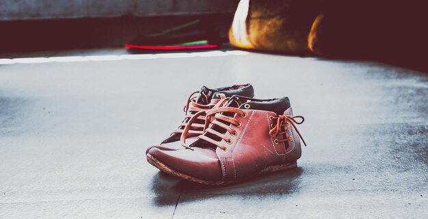 Photo close-up of red shoes on floor