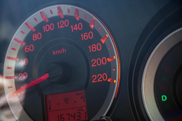 Photo close-up of red speedometer in car