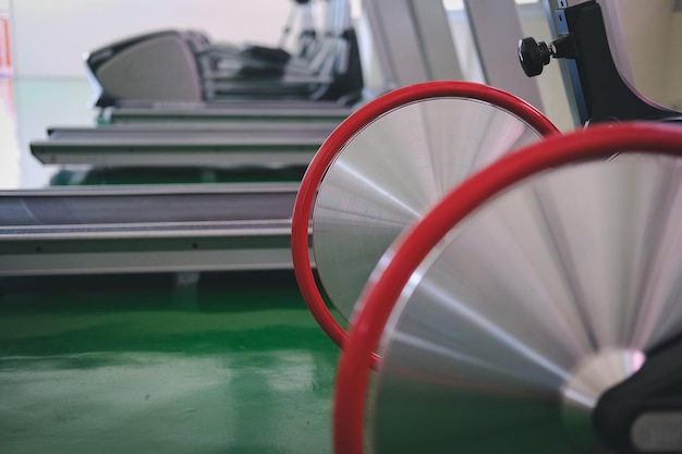 Photo close-up of red vintage car on table