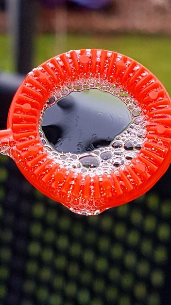 Foto prossimo piano dell'acqua rossa