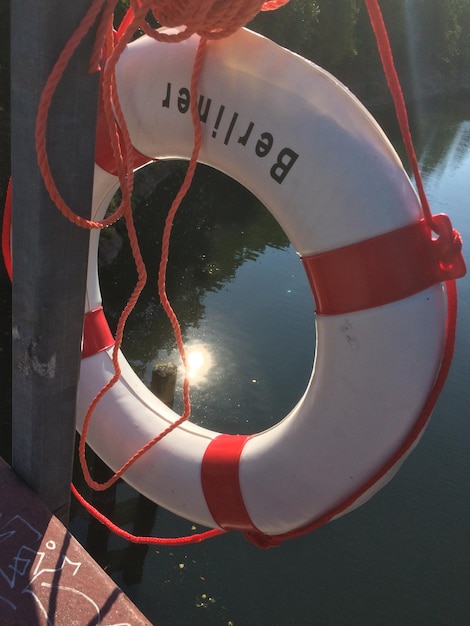 Photo close-up of reflection in water