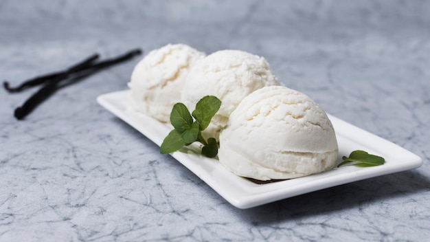 Photo close-up refreshing vanilla gelato