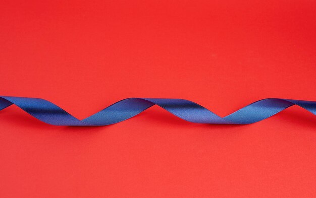 Photo close-up of ribbon on red background