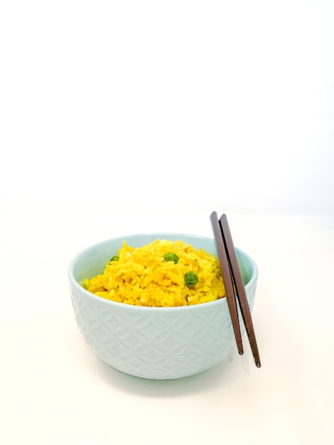 Photo close-up of rice in bowl against white background