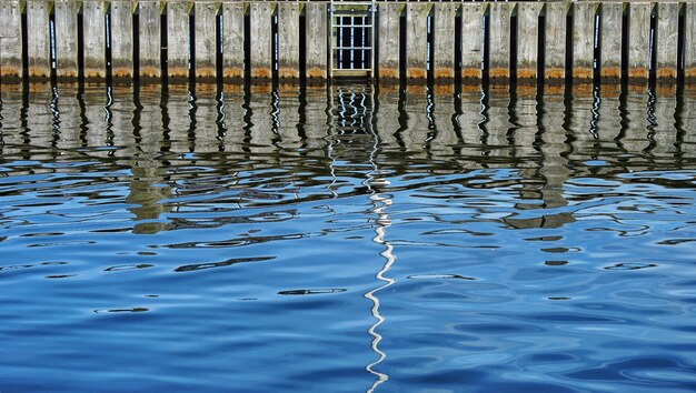 Prossimo piano dell'acqua ondulata