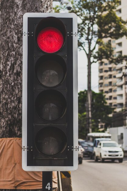 通りの道路標識のクローズアップ