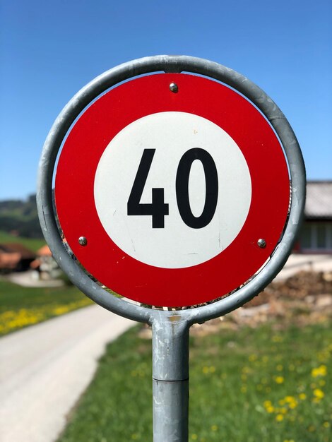 Photo close-up of road sign