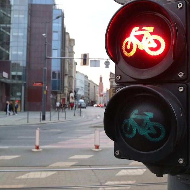 Photo close-up of road signal on city street