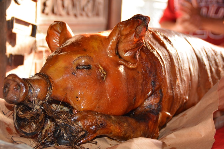 Photo close-up of roasted meat for sale