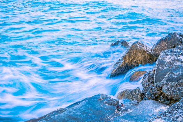 Photo close-up of rocks in sea