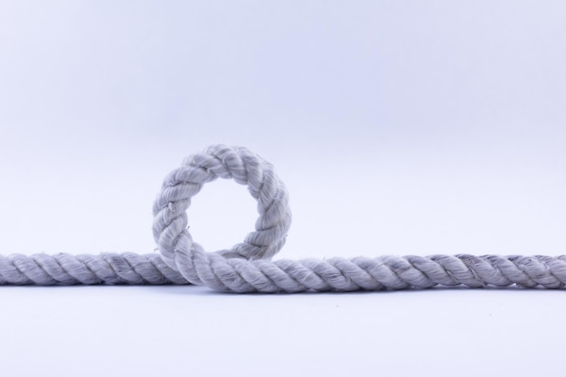 Photo close-up of rope against white background