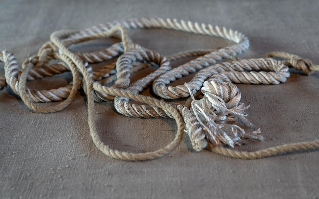 Photo close-up of rope on table