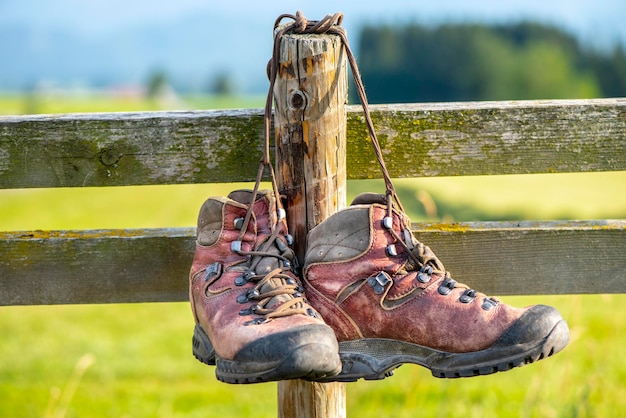 Photo close-up of rope tied to wooden post