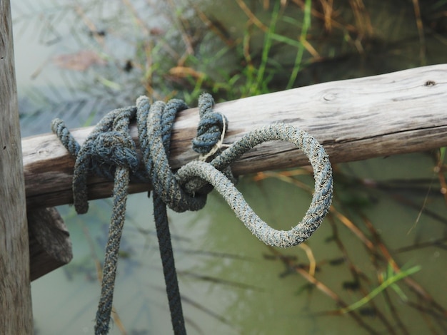 Photo close-up of rope on wood