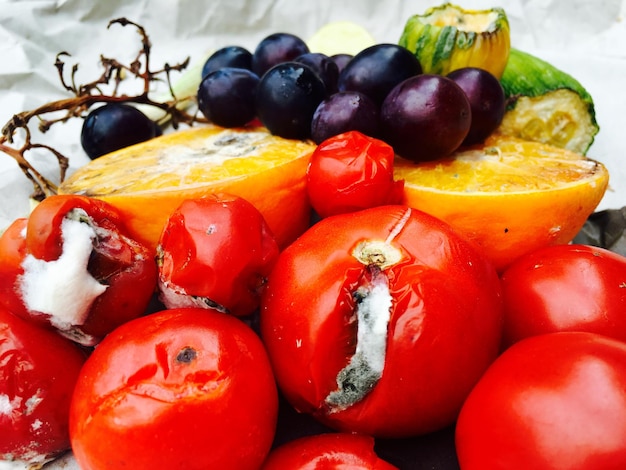 Photo close-up of rotten fruits and vegetables