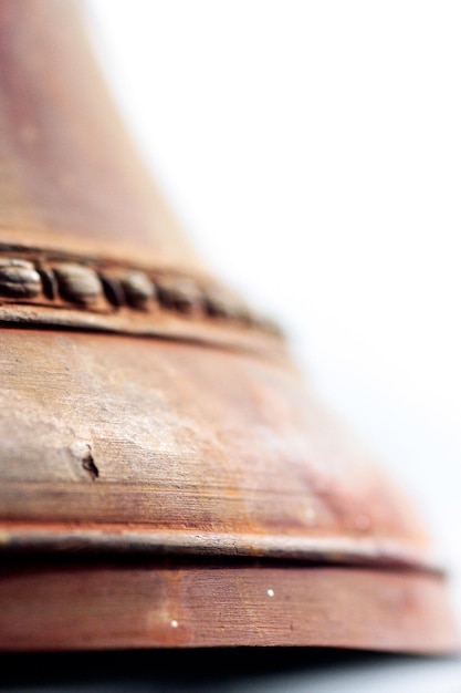 Photo close-up of rusty metal against white background