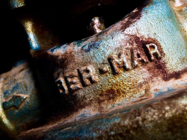 Photo close-up of rusty metal with text