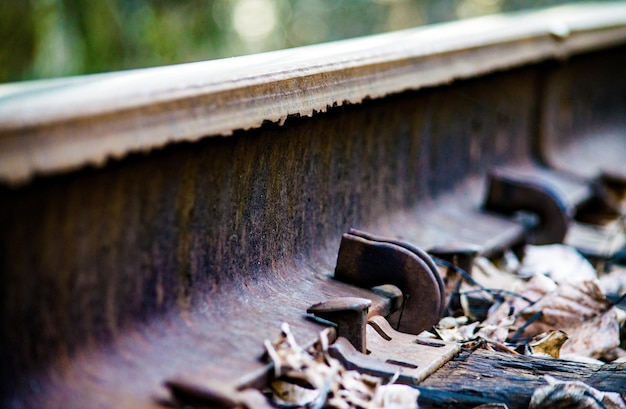 Photo close-up of rusty railroad track