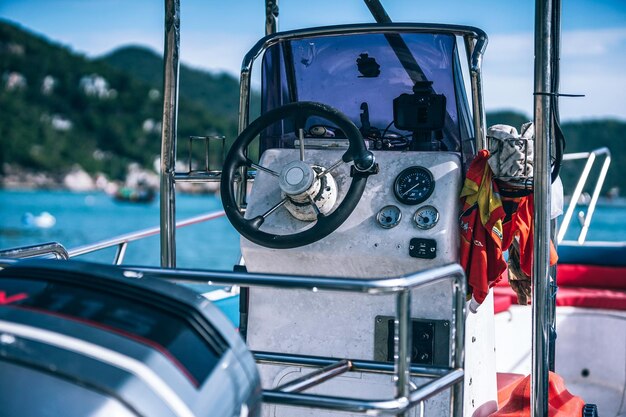 Photo close-up of sailboat in river