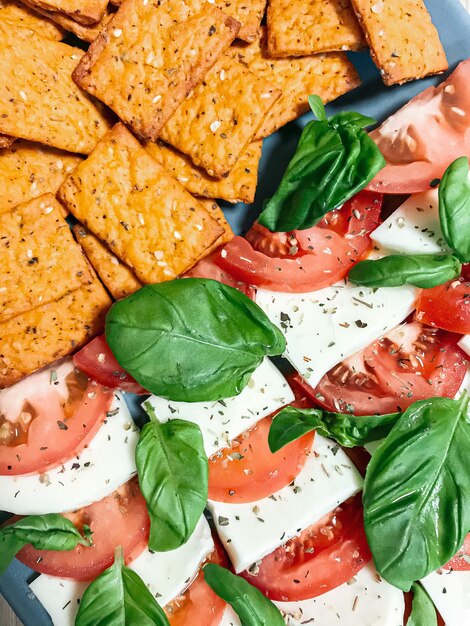 Foto prossimo piano di un'insalata servita in piatto