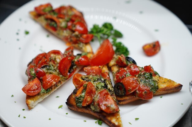 Foto close-up di un'insalata servita in un piatto