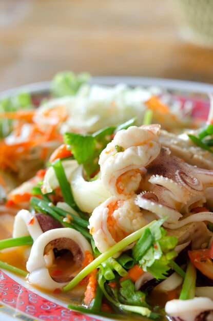 Foto prossimo piano di un'insalata servita in piatto