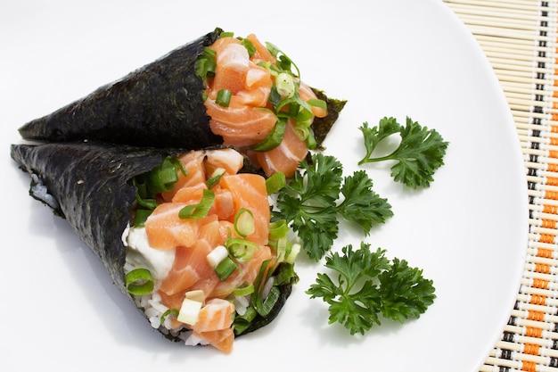 Photo close up of salmon temaki against a white background sushi temaki salmon isolated