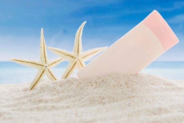 Foto close-up della sabbia sulla spiaggia contro il cielo