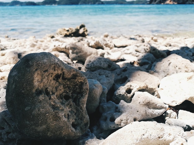 Foto prossimo piano della sabbia sulla spiaggia