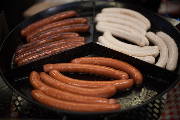 Photo close-up of sausages in plate