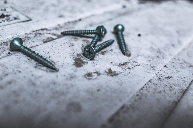 Photo close-up of screws on table