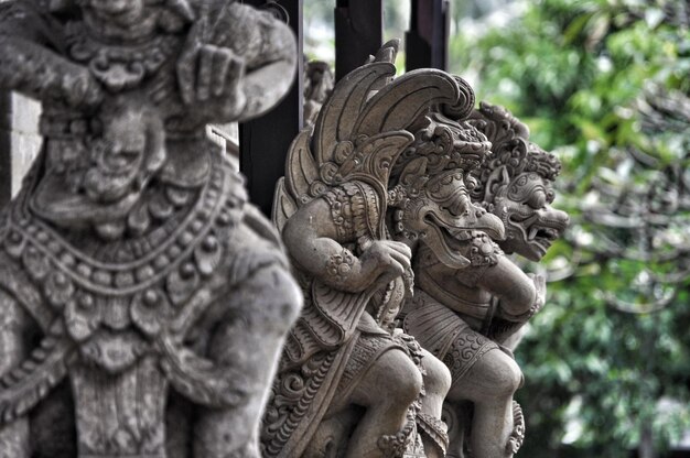 Photo close-up of sculptures at temple