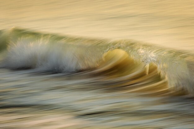 Photo close-up of sea wave