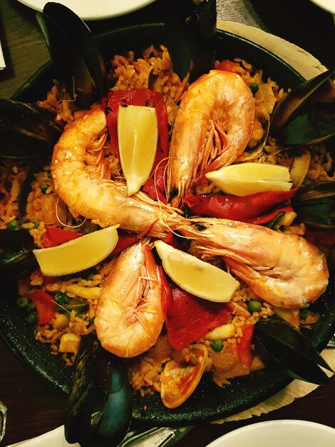 Photo close-up of seafood in plate