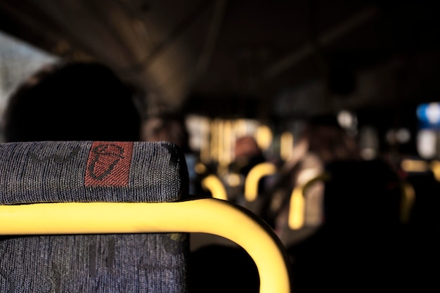 Foto prossimo piano del sedile nell'autobus