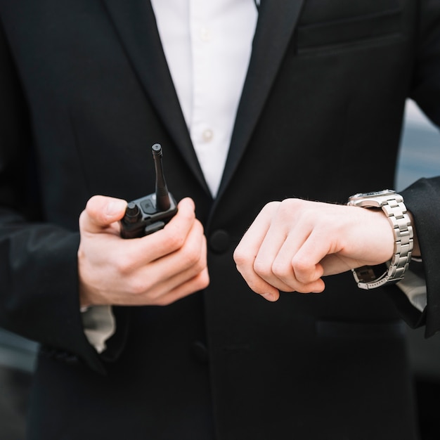 Photo close-up security man outdoor