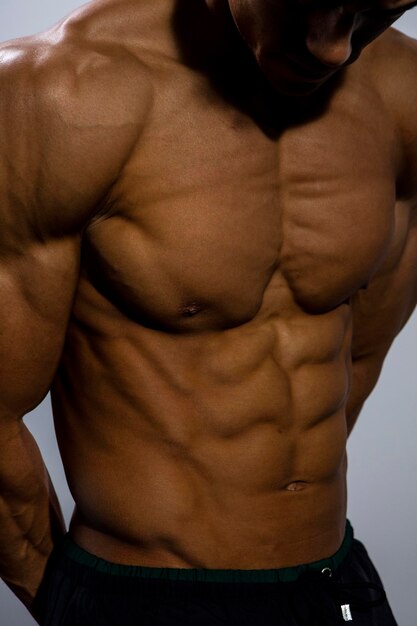 Photo close-up of shirtless muscular man