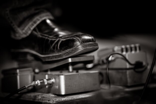 Photo close-up of shoes on table