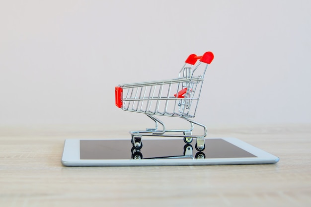 Close up the shopping cart on smartphone.