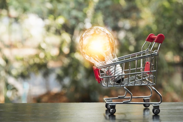 Photo close-up of shopping cart on table