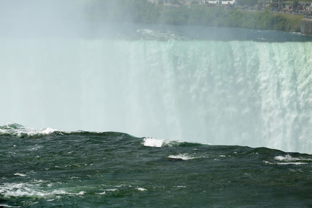 Close-up shot van Niagara Falls vanuit de staat New York, VS