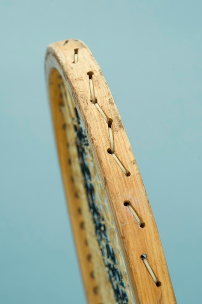 Photo close-up side view of tennis racquet against clear sky