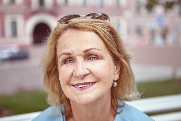 Photo close-up smiling woman