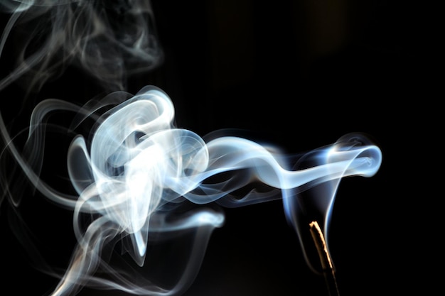 Photo close-up of smoke over black background