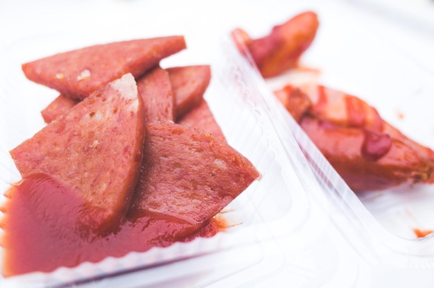 Photo close-up of snack served on table